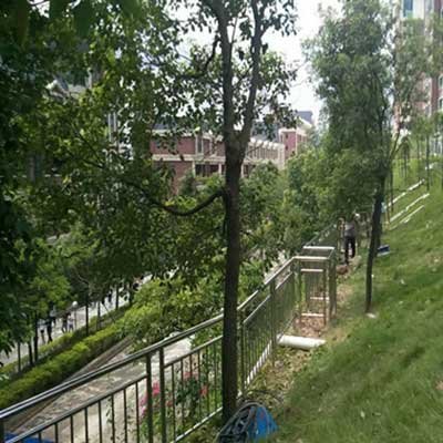 Application of VertexFlowtubes stainless steel pipe products-Huali Institute of Technology guardrail and fence project